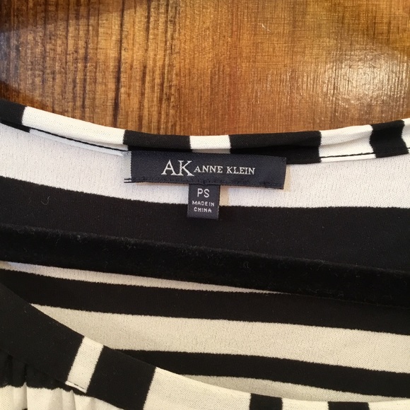 Anne Klein blouse, open left shoulder, silk, draped shoulders size SP, - Picture 3 of 3